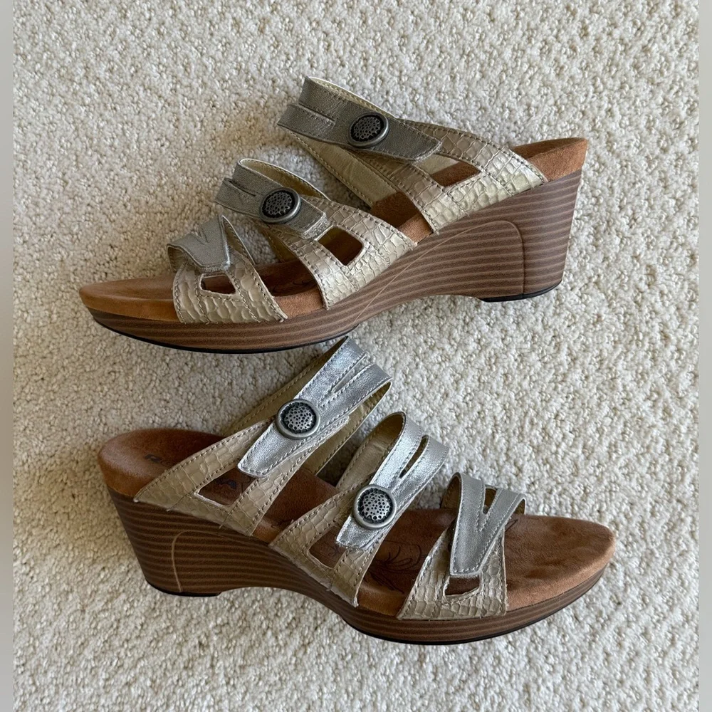 Romika Silver Metallic Strappy Wedge Adjustable Strap Sandal‎ Size 38 (7-7.5)